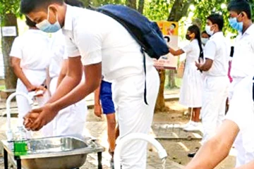 පාසල් සිසුන්ගේ බෑග් පරීක්ෂාව ගැන පොලිස්පතිගෙන් දැනුම්දීමක්