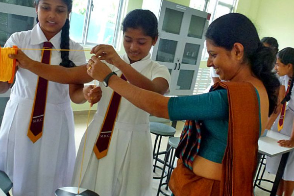 மாற்று ஆடை கோரிக்கைக்கு அனுமதி மறுப்பு! | Change Of Clothes Request Teachers Saree