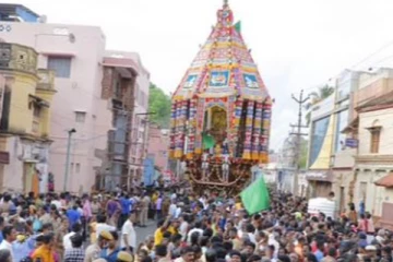 பக்தி பரவசமூட்டும் சித்திரை திருவிழா : தஞ்சை பெரிய கோவில் சித்திரை திருவிழா தேரோட்டம்