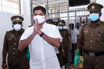 தமிழ் கைதிகளை துப்பாக்கி முனையில் மிரட்டிய லொஹான் ரத்வத்தைக்கு ஏற்பட்டுள்ள சிக்கல்!