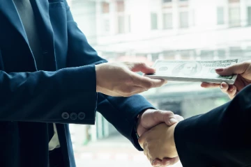 சிங்கப்பூரில் லஞ்சம் வாங்கிய இந்திய வம்சாவளி!