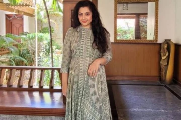 கணவர் பிரிவிற்கு பிறகு தோழியுடன் வெளிநாடு சென்றுள்ள நடிகை மீனா- அவரே வெளியிட்ட வீடியோ