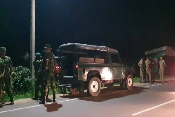 தமிழர் பகுதியொன்றில் இரவில் வசமாக பிடிபட்ட மூவர் ; வாவி நீருக்குள் காத்திருந்த அதிர்ச்சி