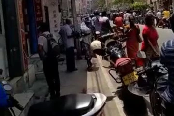 யாழில் எரிபொருளுக்காக நீண்டவரிசையில் மக்கள் காத்திருப்பு (Photos)