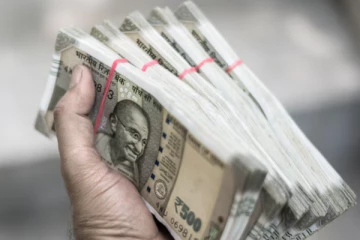 கடன் பிரச்சனை நீங்க வீட்டில் இந்த 3 பொருள் குறையாமல் இருக்கவேண்டும்