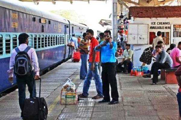 காலை முதல் இரவு வரை பயணிகளுக்கு இலவச உணவை வழங்கும் ரயில் எது தெரியுமா? | Which Train Provides Free Food To Passengers