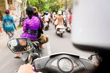 யாழில் கணவருடன் சென்ற மகளை கடத்தியதாக முறைப்பாடு செய்த தாய்