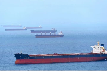 ඩොලර් නැතිව මෙරට මුහුදු සිමාවේ නැංගුරම් ලා සිටින නෞකා මෙන්න...