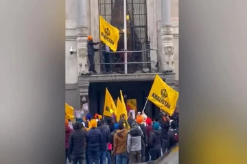 பிரித்தானியாவிலுள்ள இந்திய தூதரகத்தில் தேசிய கொடி அவமதிப்பு