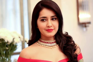 போட்டோஷூட்டில் ஓவராக எல்லை மீறும் நடிகை ராஷி கண்ணா.. இணையத்தில் வைரல்