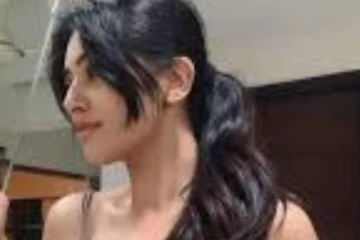 வாரிசு இயக்குநரை கழிவிட்டு நடுராத்திரியில் தொழிலதிபருடன் ஊர் சுற்றும் வெளிநாட்டு தமிழ் நடிகை!