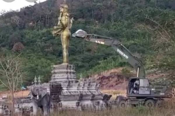 வெளிநாடொன்றில் இடித்து அகற்றப்பட்ட விஷ்ணு சிலை: வெடித்த சர்ச்சை | Thailand Troops Remove Vishnu Statue In Cambodia