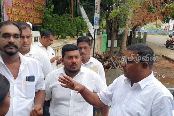 வேலணை பிரதேச ஒருங்கிணைப்பு இணைத் குழு தலைவரை வழிமறித்து போராட்டம் | Protest Against Velanai Pradheshiya Sabha Leader