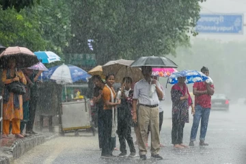 தமிழகம், புதுவையில் இன்று மிதமான மழை பெய்யக்கூடும்- வானிலை மையம் எச்சரிக்கை