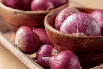 ලොකු ලූනු සහ රතු ලූනු මිල ගණන් වල සිදු වූ වෙනස..