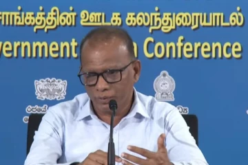 රුපියල බිම වැටුණයින් තෙල් මිලත් නගීද? ඉන්ධන මිලට ලොකු බලපෑමක් වී ඇති බව කියන බලශක්ති ඇමති
