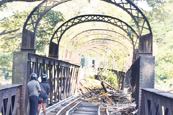 தொடருந்து பாதைகளை அவசரமாக மீளமைத்தால் விபரீதங்கள் ஏற்படலாம் : வெளியான தகவல் | Railway Department Kandy Railway
