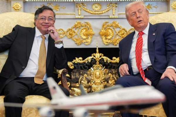 வெள்ளை மாளிகையில் பகைகளை மறந்து கைகுலுக்கிய ட்ரம்ப் - பெட்ரோ; You are great கையெழுத்திட்டு பரிசு | Trump And Petro Shook Hands At The White House