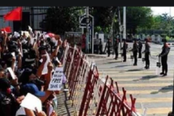 மியான்மரில் போராட்டக்காரர்கள் மீது துப்பாக்கிச்சூடு; பெண்ணின் தலையில் பாய்ந்த குண்டு