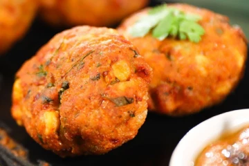 நாவூறும் சுவையில் மொறுமொறு சிக்கன் வடை.., எப்படி செய்வது?