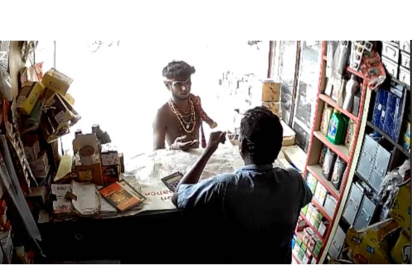 ஒரு நாளைக்கு 2000 சம்பாரிக்கிறேன் வர்றீயா! கடைக்காரரை அலறவிட்ட பிச்சைக்காரர்! (வைரல் வீடியோ) | Viral Video Come With Get 2000 A Day The Beggar