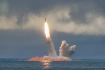 போர் பதற்றத்துக்கு மத்தியில் ஏவுகணைகள் சோதனை நடத்தி அதிர வைத்த ரஷ்யா