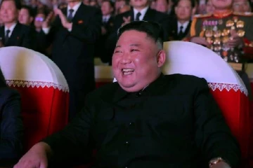 பஞ்சத்தில் வாடும் வடகொரிய மக்கள்...கைத்தட்டி ரசித்த கிம்