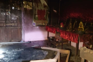 யாழில் மருத்துவர் வீட்டுக்குள் நுழைந்த கும்பலின் அட்டூழியம்