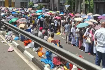கண்டி வழிபாட்டிற்குச் சென்ற நால்வர் மரணம்; 420 பேர் மருத்துவமனையில்