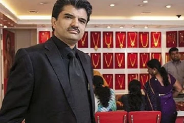 தெருவில் நின்று வெள்ளிப் பொருட்களை விற்ற நபர் - தற்போது பல கோடிக்கு அதிபதியானது எப்படி?