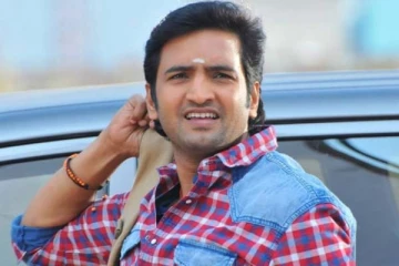 இவங்க தான் நடிகர் சந்தானத்தின் மனைவியா? வைரலாகும் புகைப்படம்