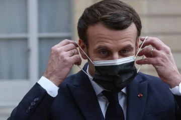 43 வயதில் 3-வது தடுப்பூசி போட்டுக் கொண்ட பிரான்ஸ் ஜனாதிபதி! டுவிட்டரில் வெளியிட்ட பதிவு