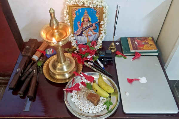 ஆயுத பூஜை வழிபடுவதற்கான நல்ல நேரமும் வழிபடும் முறையும் | Aayutha Poojai Valipattukkana Uhantha Neram
