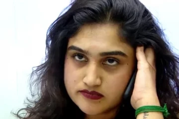 நெற்றிக்கண் திறந்த அம்மனாக மிரள வைத்த நடிகை வனிதா - புகைப்படம் வைரல்!