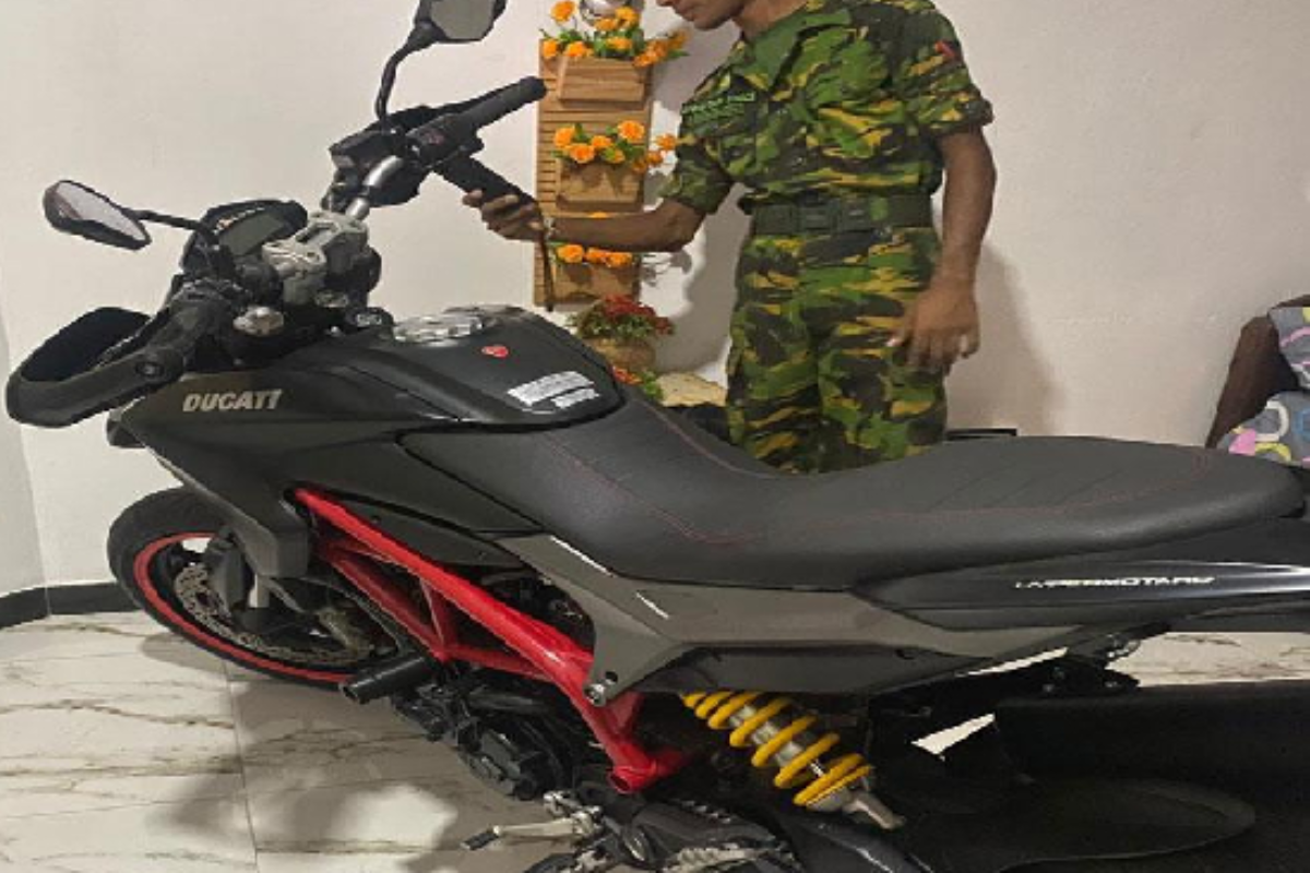 அதிக சக்திவாய்ந்த மோட்டார் சைக்கிள்களுடன் சிக்கிய நான்கு இளைஞர்கள் | Four Youths Caught With High Powered Motorcycles