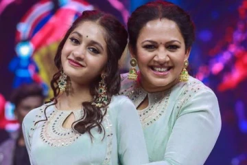 புடவை கட்ட சொல்லி அட்வைஸ் கொடுத்த நெட்டிசன்- செம பதிலடி கொடுத்த தொகுப்பாளினி அர்ச்சனா