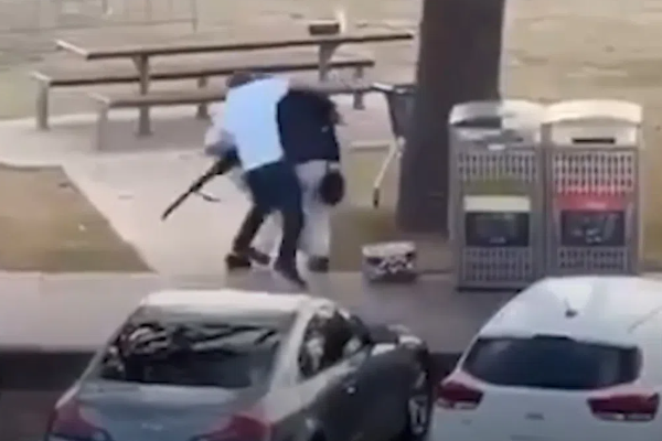 போண்டி கடற்கரை அசம்பாவிதம்; மடக்கி பிடித்தவரை நேரில் சென்று பாராட்டிய பிரதமர்! | Bondi Beach Incident Pm Visit Apprehended Hero போண்டி கடற்கரை அசம்பாவிதம்; மடக்கி பிடித்தவரை நேரில் சென்று பாராட்டிய பிரதமர்! | Bondi Beach Incident Pm Visit Apprehended Hero