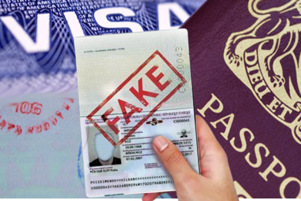 போலி விசாக்களை பயன்படுத்தி இத்தாலிக்கு செல்ல முற்பட்ட 5 இலங்கையர்கள் கைது - ஐபிசி தமிழ்