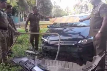 තෙමස් වියැති කුළුඳුල් දරුවාගේ කිරි දානයට මල් රැගෙන ඒමට ගිය, තරුණ විද්යාඥයා අවාසනාවන්ත ලෙස මෙලොව හැරයයි..(VIDEO)