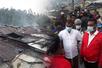 சிதம்பரபுரம் பகுதியில் காட்டுத்தீ பரவல் : கட்டுப்படுத்தும் நடவடிக்கையில் தீயணைப்பு பிரிவினர்