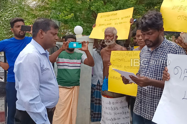 நெடுந்தீவு மக்களின் பாதுகாப்பை உறுதிப்படுத்து - வெடித்தது மக்கள் போராட்டம்! | Neduntheevu Murder Peoples Protest Arrest Police