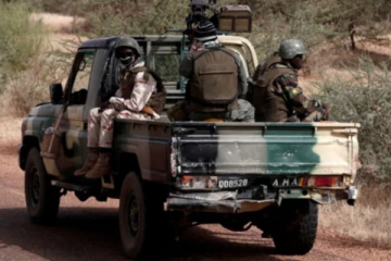 5 இந்தியர்களை துப்பாக்கி முனையில் கடத்திய பயங்கரவாதிகள் - வெளிநாடொன்றில் பதற்றம்