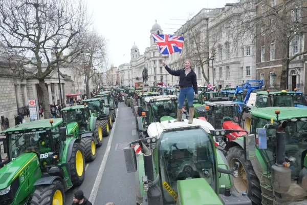 பிரித்தானியாவில் போராட்டத்தில் குதித்த விவசாயிகள் | Farmers Who Joined The Protest In Britain
