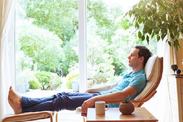 இருந்தபடியே தூங்குபவரா நீங்கள் | Sleeping In Sitting Status Is Dangerous