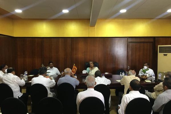 எதிர்த்தரப்பு அரசியல் கட்சி தலைவர்களை சந்தித்த சந்திரிக்கா! | Chandrika Meets Opposition Political Party Leaders