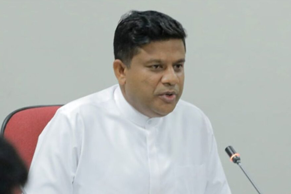 அரச நிலங்கள் குடும்பங்களுக்கா? முன்னாள் அமைச்சர்களின் இரகசியம் அம்பலம் | Gove Lands For Families Former Ministers Ambalam அரச நிலங்கள் குடும்பங்களுக்கா? முன்னாள் அமைச்சர்களின் இரகசியம் அம்பலம் | Gove Lands For Families Former Ministers Ambalam