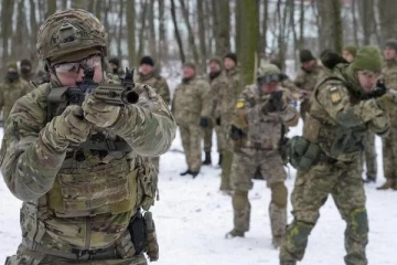 உக்ரைன் வந்திறங்கியது பிரித்தானியா முன்னாள் ராணுவ வீரர்கள் குழு! வெளியான வீடியோ