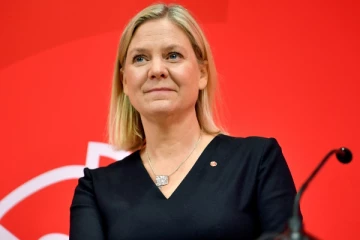 பிரபல நாட்டின் பெண் பிரதமர் பதவியேற்ற சில மணிநேரங்களிலே இராஜினாமா!