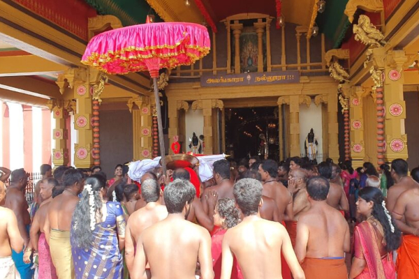 நாளை நல்லூர் கந்தனின் பெருந்திருவிழா; கோலாகலமாக எடுத்துவரப்பட்ட கொடிச்சீலை | Nallur Kandaswamy Kovil Festival In Jaffna 2025