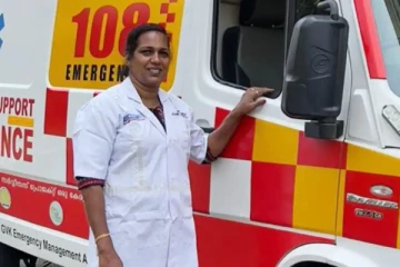 சர்வதேச மகளிர் தினத்தன்று பணியை தொடங்கிய  முதல் பெண் ஆம்புலன்ஸ் ஓட்டுனர்!